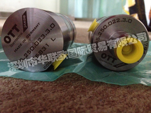 OTT-JAKOB夾具中自動(dòng)夾具可分為SK、HKS、PSC等幾個(gè)系列。在經(jīng)過(guò)標(biāo)準(zhǔn)化后，HSK已成為機(jī)床技術(shù)領(lǐng)域的標(biāo)準(zhǔn)接口。隨著表面和錐銷設(shè)備的相互匹配，HSK夾持系統(tǒng)可為高精度加工效果提供理想前提，并確保微米范圍內(nèi)的持續(xù)一致性。相比于SK，HSK的結(jié)構(gòu)更短、更輕，由此可以更為快速地進(jìn)行換刀，并可實(shí)現(xiàn)更高的轉(zhuǎn)速。得益于高度的拉力、出色的剛性和最佳扭矩傳遞，HSK同樣適用于中型切削加工。深圳市華聯(lián)歐國(guó)際貿(mào)易有限公司專業(yè)代理進(jìn)口OTT-JAKOB夾具全系列產(chǎn)品，公司于2015年成立德國(guó)分公司，原廠采購(gòu)，價(jià)格上更有優(yōu)勢(shì)。我們致力于以超低的價(jià)格為國(guó)內(nèi)客戶引進(jìn)國(guó)外先進(jìn)的自動(dòng)化備件，公司成立以來(lái)不斷的發(fā)展壯大，已成立德國(guó)公司及香港公司，為客戶提供進(jìn)口備件的一站式體驗(yàn)服務(wù)，報(bào)價(jià)快，價(jià)格好，貨期短，所有產(chǎn)品保證原裝正品，假一賠十!我們只做原裝進(jìn)口產(chǎn)品，我們的目標(biāo)是要成為客戶唯一信任的企業(yè)。歡迎新老客戶詢價(jià)咨詢。