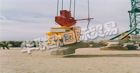 ACIMEX于1971年在法國創(chuàng)立，在鋼鐵和機(jī)械工業(yè)服務(wù)領(lǐng)域首次獲得法國在夾持和提升金屬板和鋼板領(lǐng)域的聲譽(yù)。該公司隨后擴(kuò)展了其在混凝土和管道領(lǐng)域的專業(yè)知識和技能。