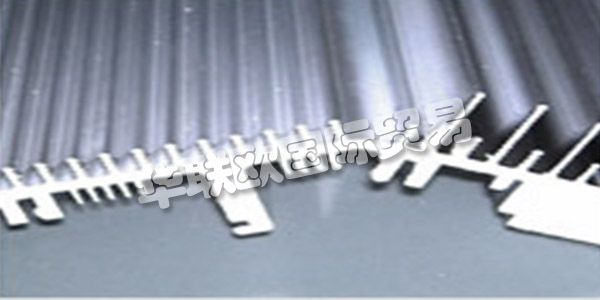BENZ ALUSYSTEME在開發(fā)市場(chǎng)驅(qū)動(dòng)和個(gè)性化解決方案方面，數(shù)十年的鋁加工經(jīng)驗(yàn)，技術(shù)訣竅和創(chuàng)新思維使得Swabian Pleidelsheim的Benz AluSysteme成為鋁制零件的領(lǐng)先系統(tǒng)制造商。無論您是委托他們?yōu)槟捻?xiàng)目開發(fā)鋁制拉伸型材，還是正在尋找鋁型材的合作伙伴，他們都將竭誠(chéng)為您提供鋁加工的各個(gè)方面的幫助和建議。在他們的產(chǎn)品線輪廓線 他們?yōu)橄到y(tǒng)開發(fā)鋁。對(duì)于他們稱職的團(tuán)隊(duì)客戶滿意度，產(chǎn)品質(zhì)量，工藝流程和經(jīng)濟(jì)思想處于最前沿。他們對(duì)您的建議，解決方案建議，個(gè)人發(fā)展以及您的結(jié)果感到滿意。